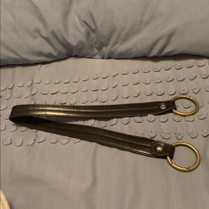Elegant Black Leather Purse Strap with Gold Rings.0S
